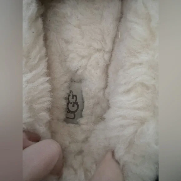 UGG moccasins - Picture 3 of 4